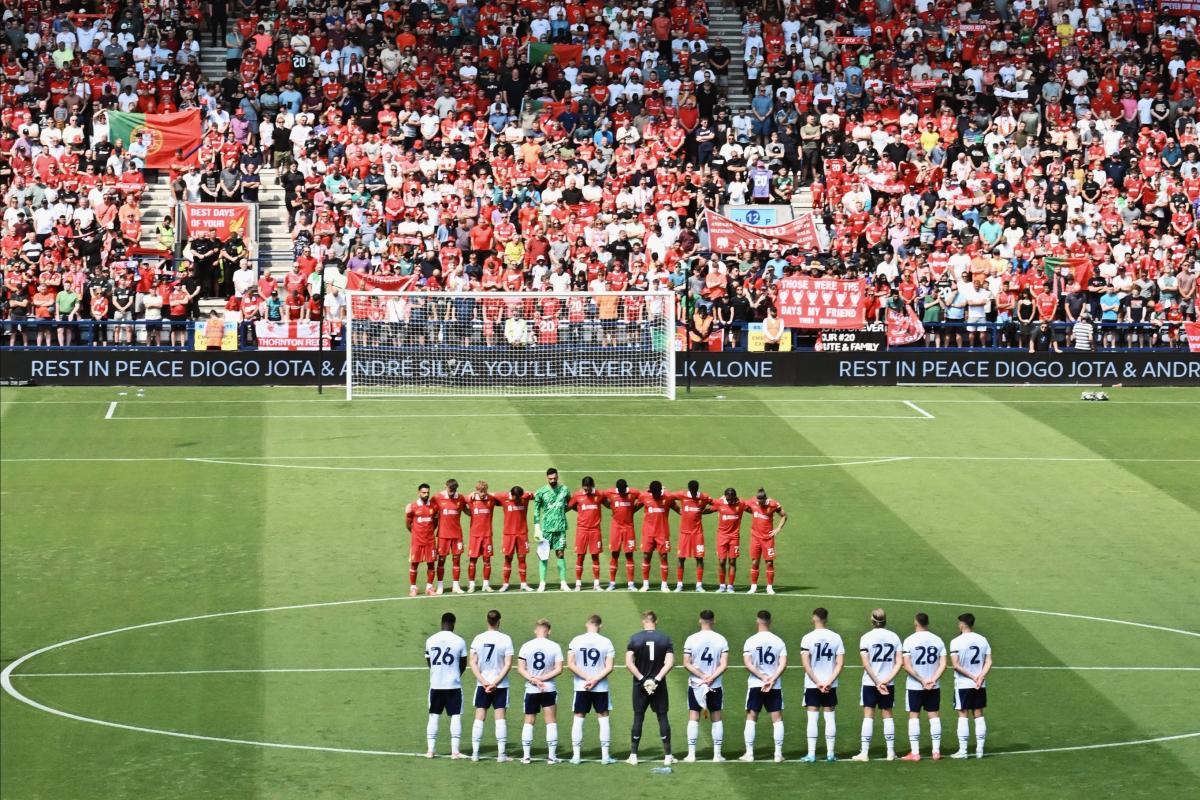 VIDEO | Impactantes homenajes a Diogo Jota en el primer amistoso del Liverpool