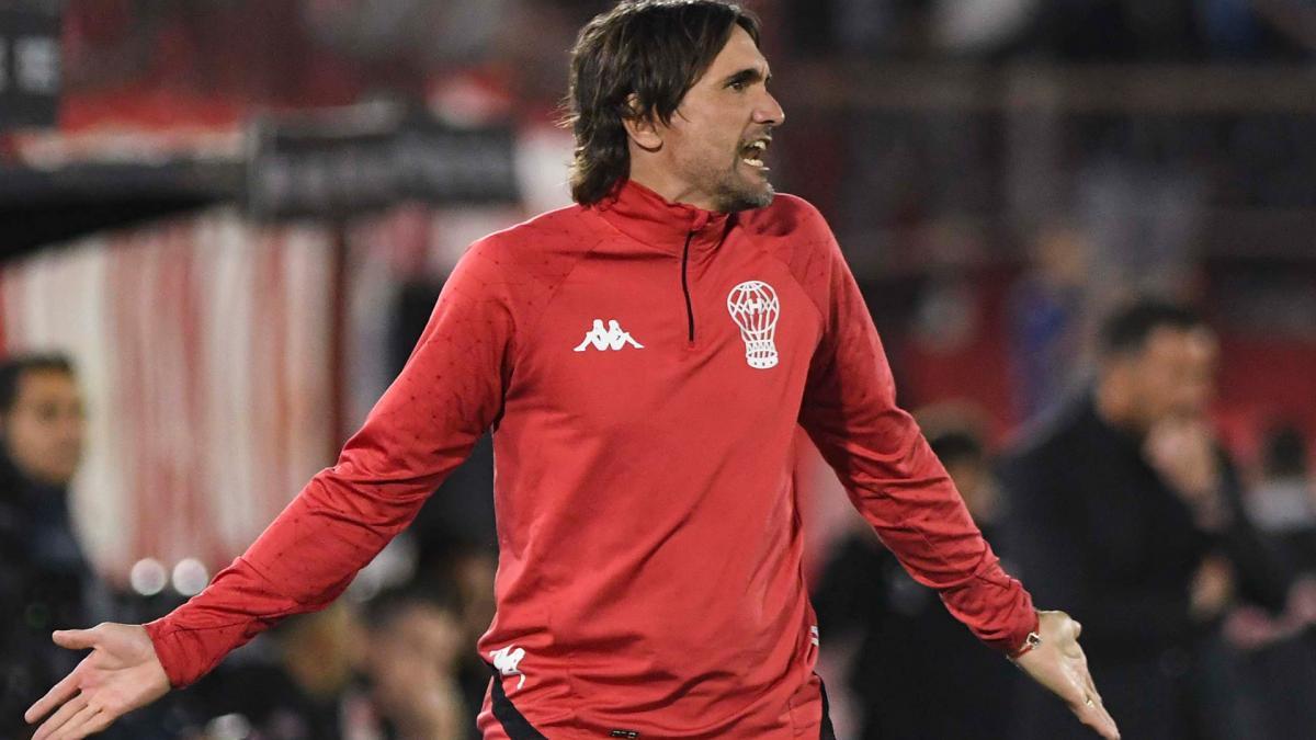 Huracán le va a pedir resarcimiento a Diego Martínez por irse corriendo