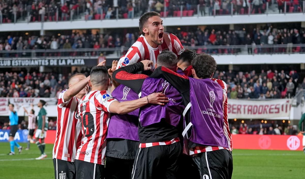 Estudiantes de La Plata, con otra gran noche de Rollheiser, le ganó ampliamente a Goias por Copa Sudamericana