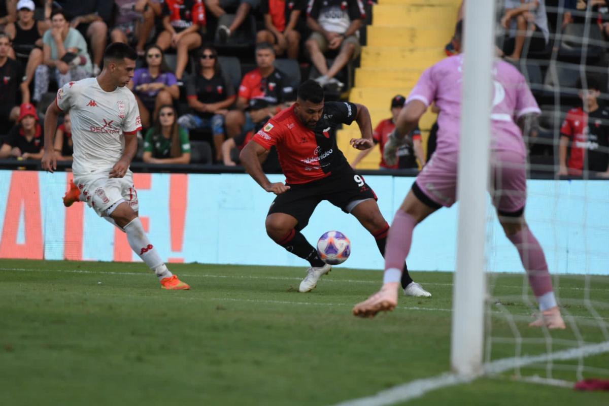 Huracán no pasó del empate a Colón.