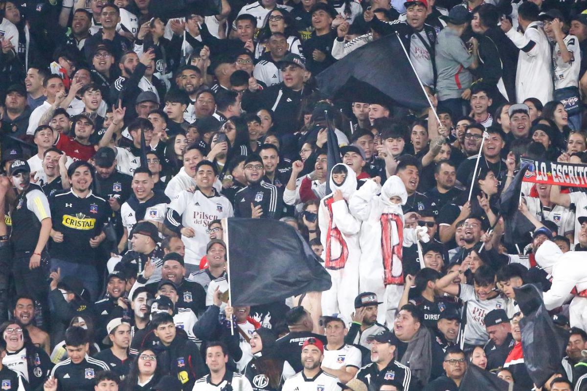 Los hinchas de Colo Colo se burlaron de River con una dolorosa bandera