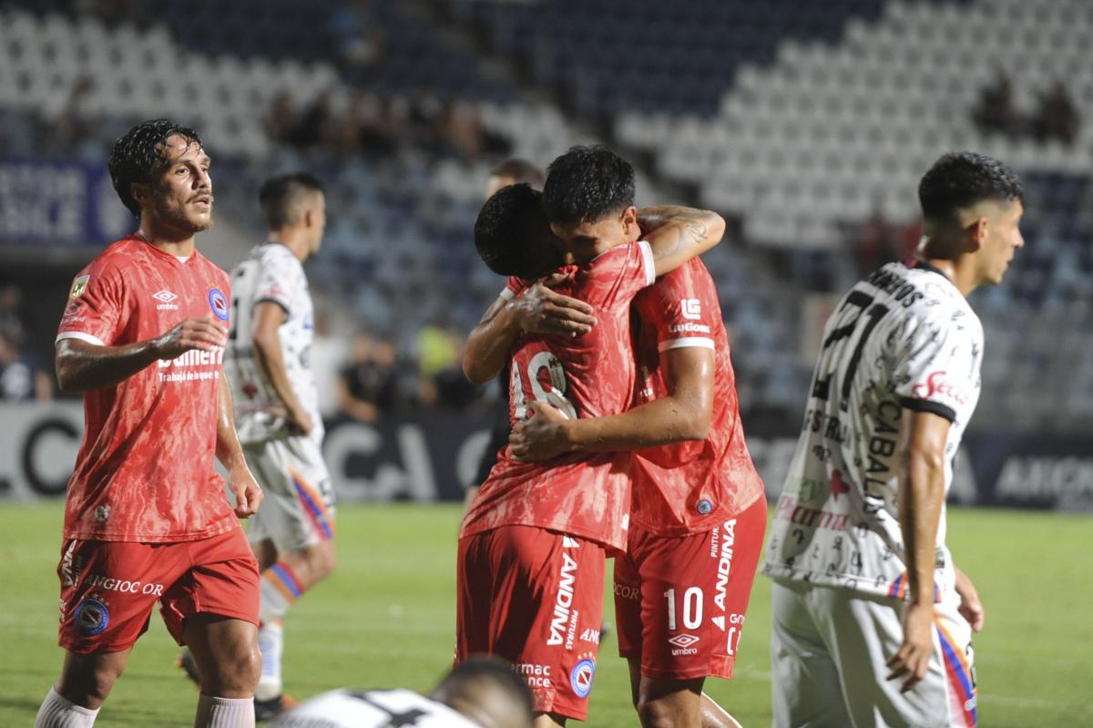 Argentinos fue mucho más que Armenio y lo goleó por 32avos de Copa Argentina