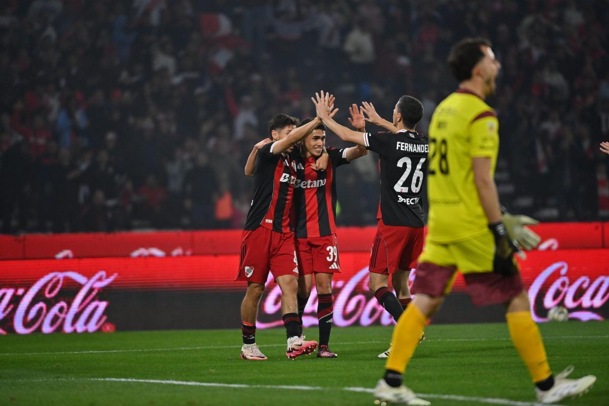 VIDEO | River aplastó a Instituto en Córdoba con doblete del pibe Lencina