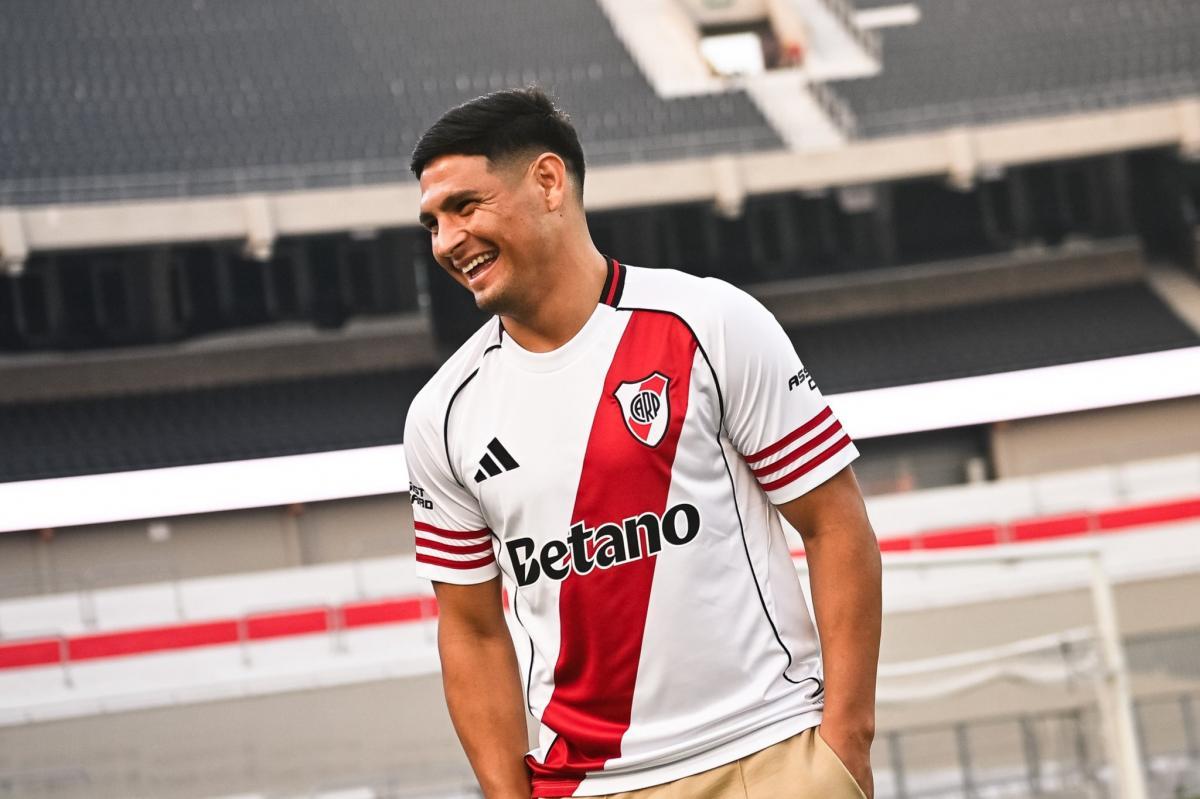 VIDEO | A puro bombo y platillo, River presentó a Maxi Salas