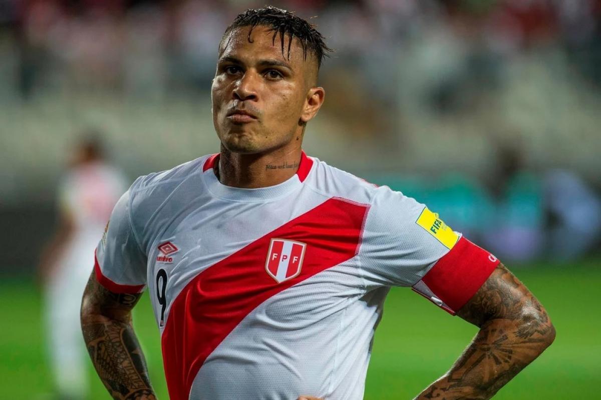 Racing sueña con Paolo Guerrero