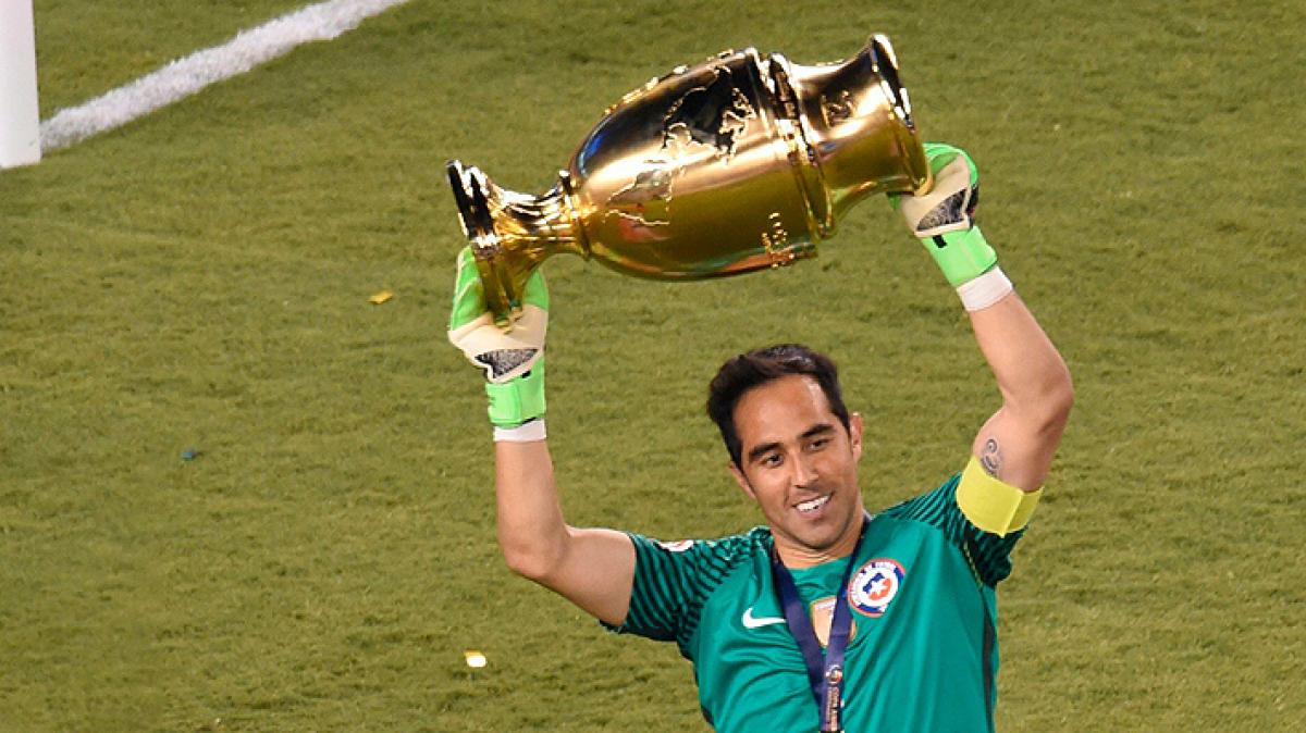 VIDEO | A los 41 años Claudio Bravo colgó los guantes