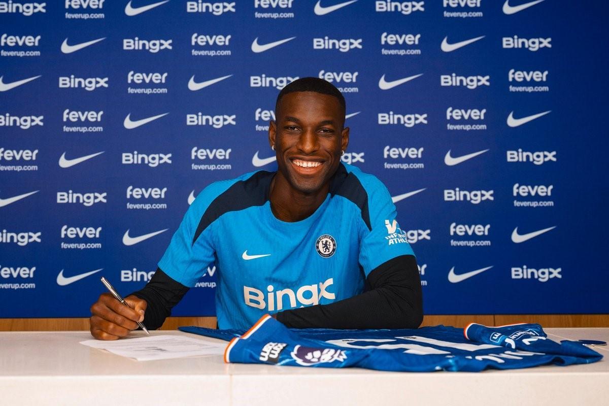 Chelsea estiró el contrato con Nico Jackson y lo renovó ¡hasta 2033!