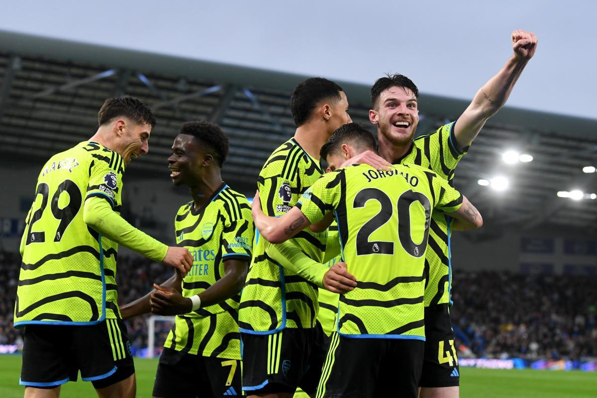Arsenal goleó y se subió a lo más alto de la Premier League