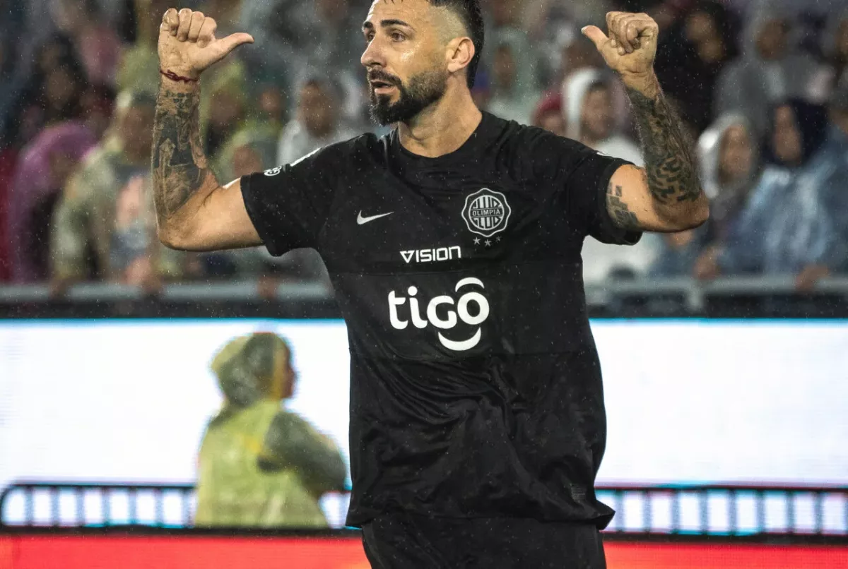 Un oso suelto en Junín: Pratto arregló con Sarmiento