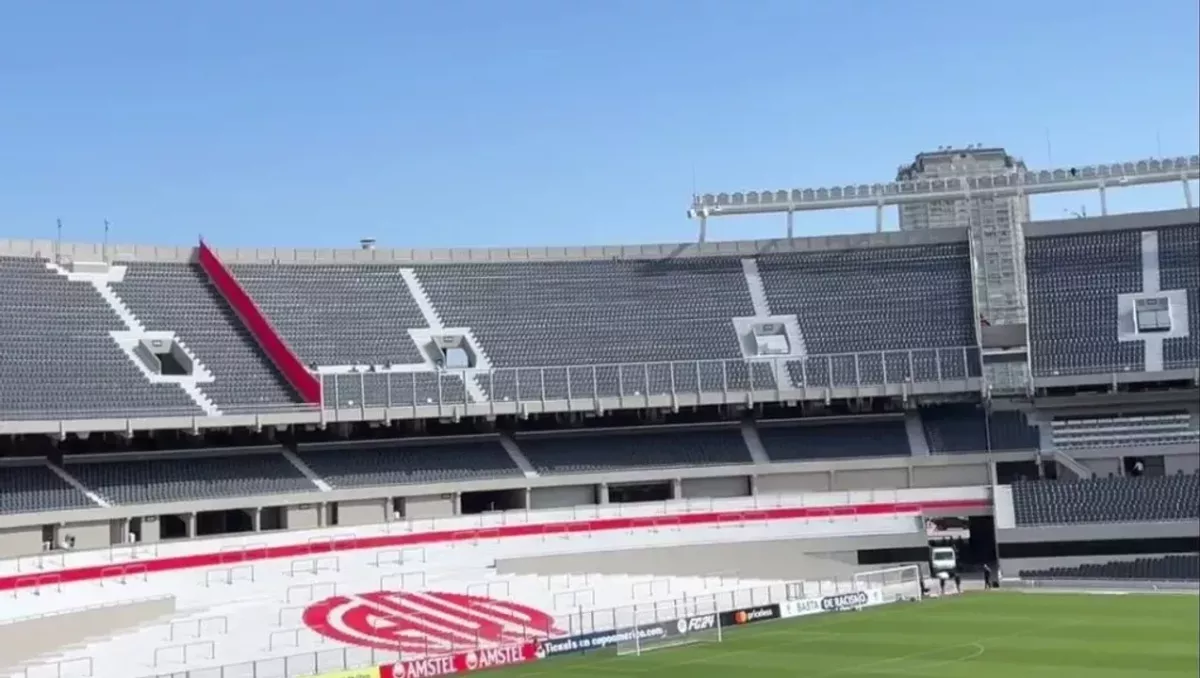 Clausuraron una tribuna del Monumental por las bengalas y petardos en la Copa