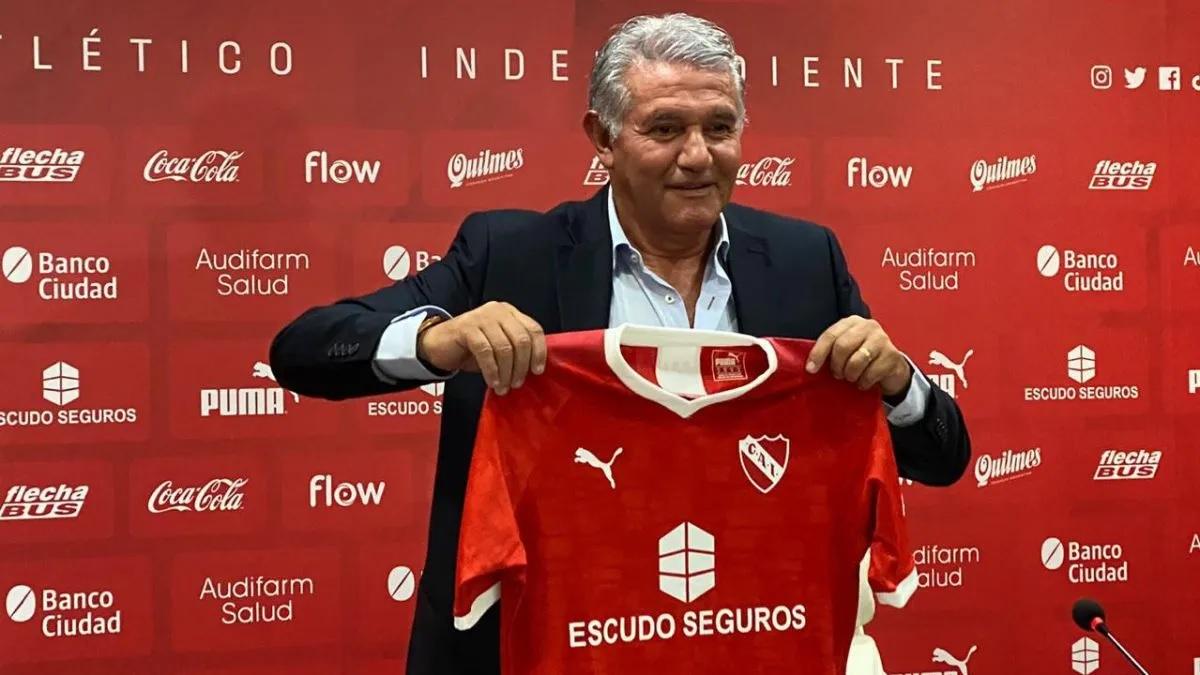 De oferta: Jorge Burruchaga pidió ser nuevamente el DT de Independiente