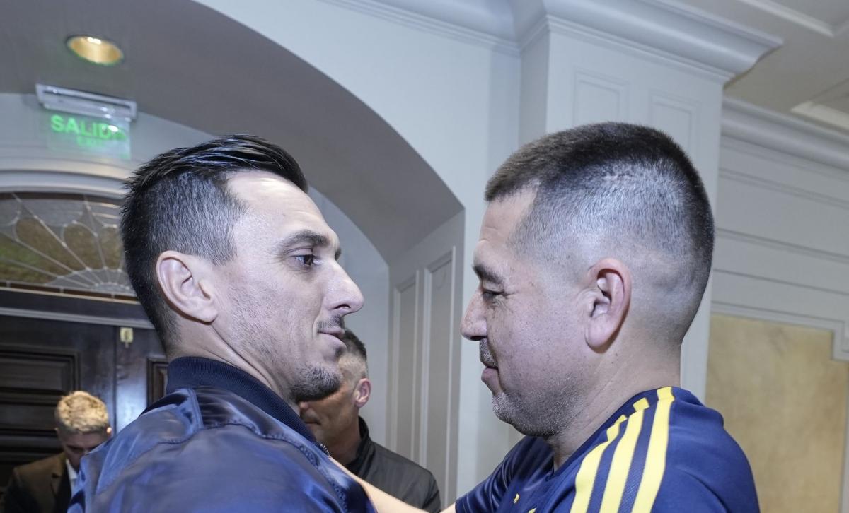Nicolás Burdisso dijo presente en la despedida de Riquelme en la cancha de Boca: "Se lo merece"