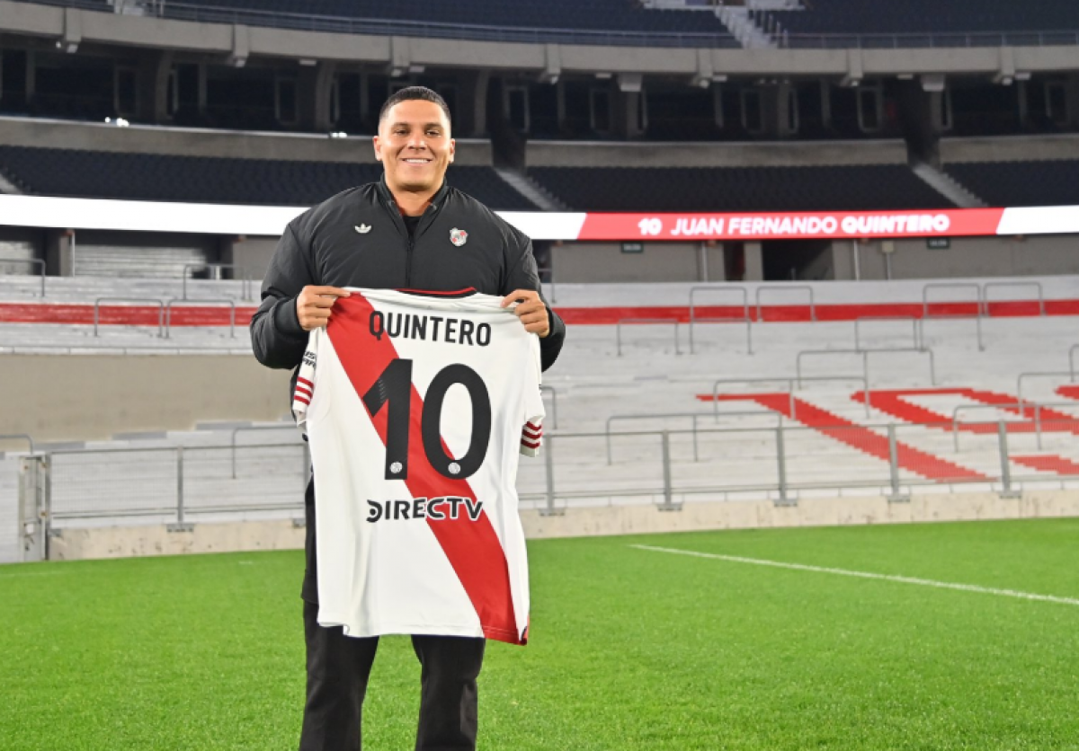VIDEO | Juanfer firmó con River, fue presentado y los hinchas se volvieron locos