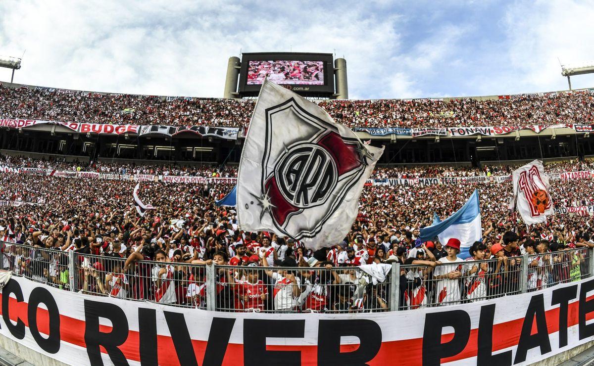 Locura de los socios de River que volaron las entradas para el Superclásico