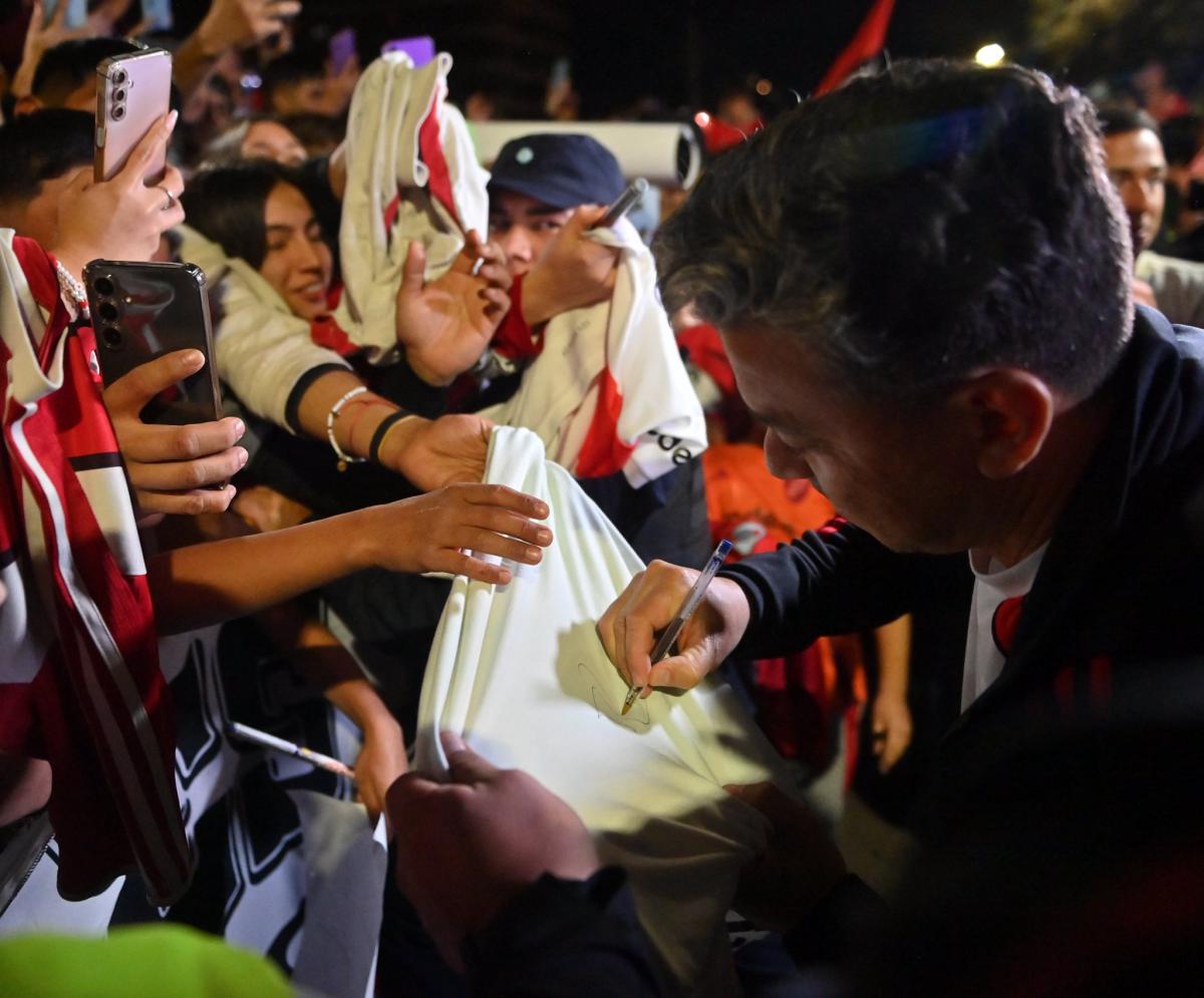 VIDEO | Locura total en Mendoza en la llegada de River