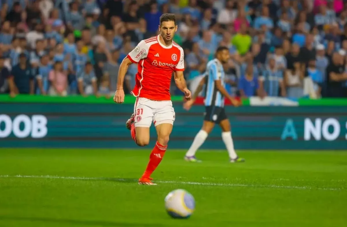 Alario vuelve a la Argentina, pero no a River...