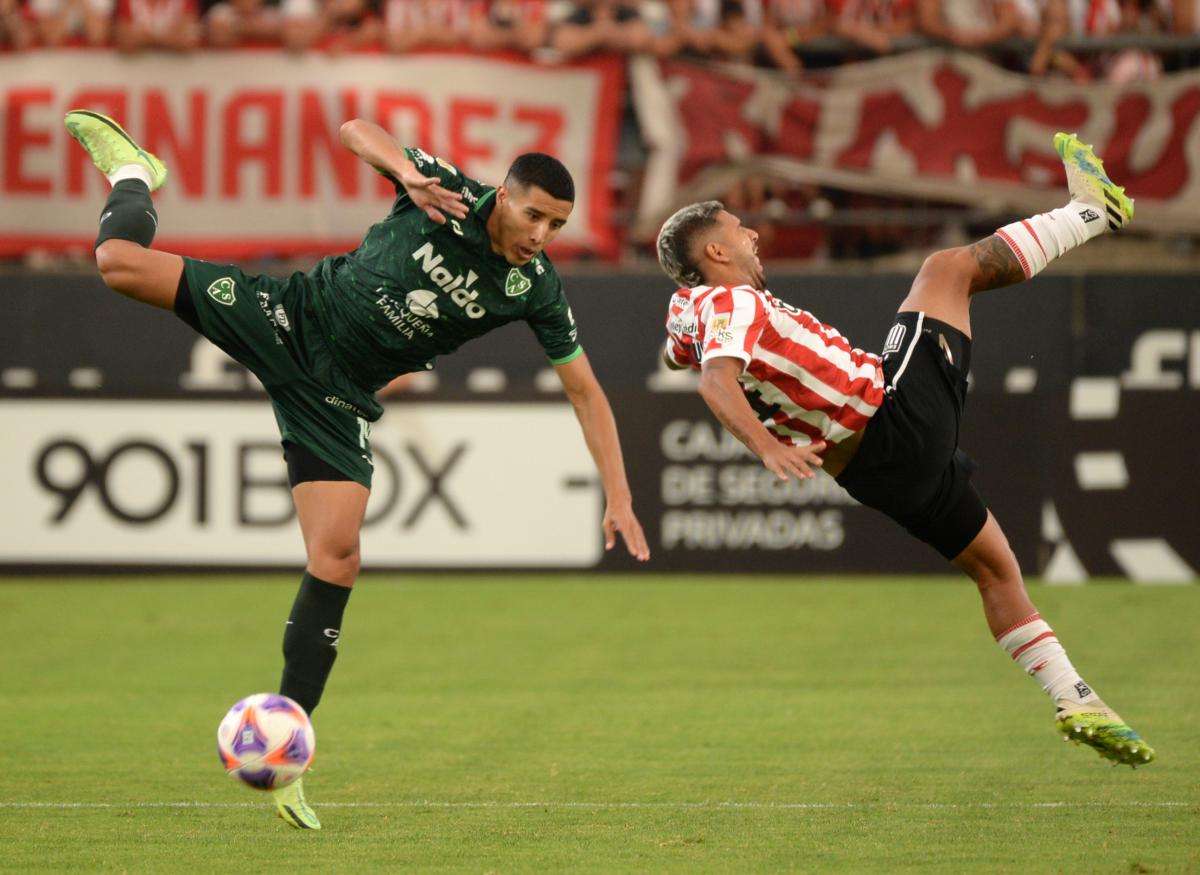 Sarmiento rescató un punto como visitante ante Estudiantes.