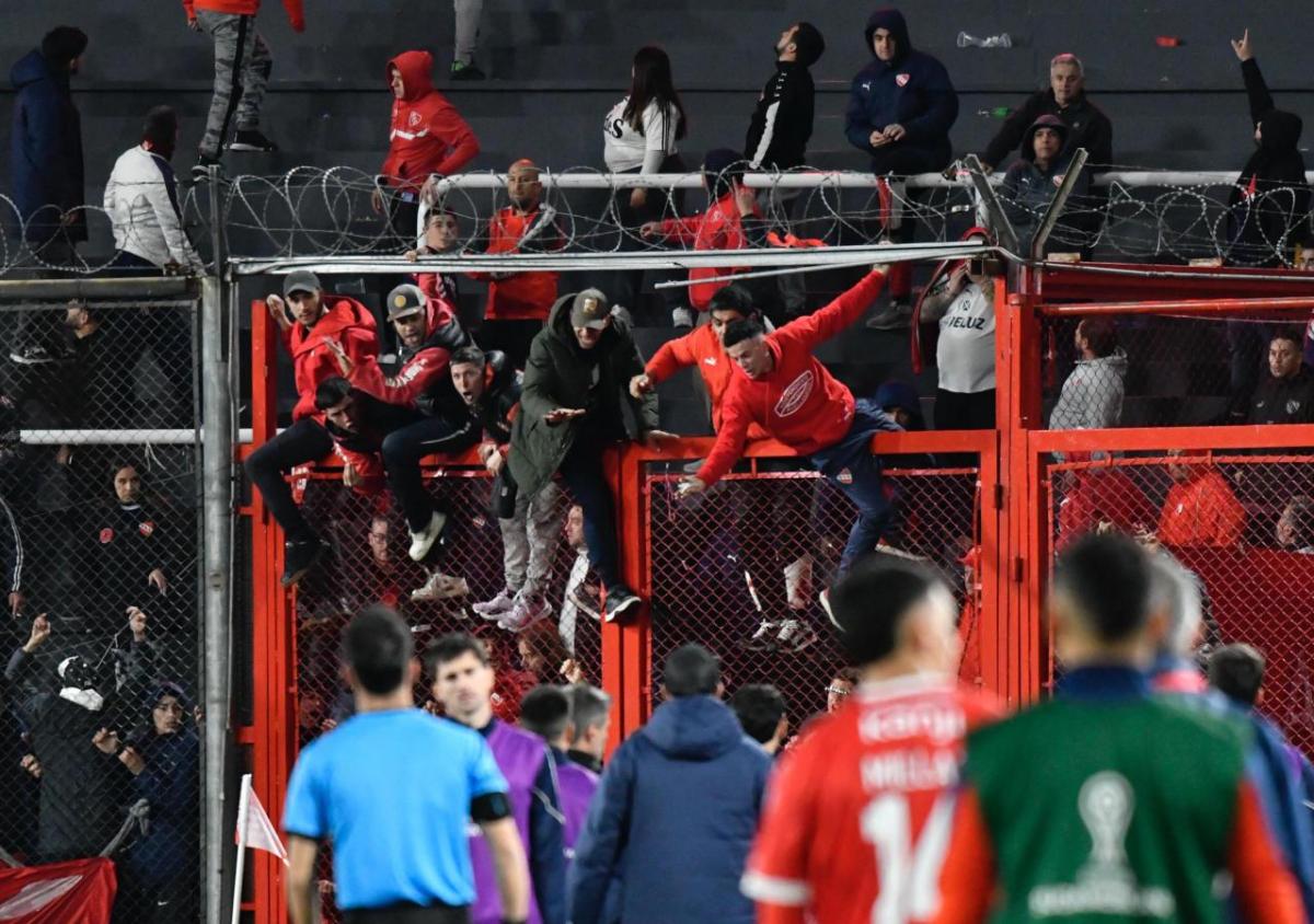 VIDEO | Suspendieron Independiente - U. de Chile por gravísimos incidentes