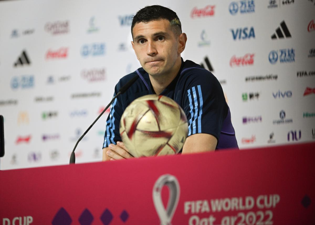 Dibu Martínez: "Francia es el actual campeón, no depende de un jugador"