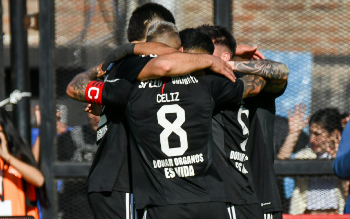 VIDEO | Riestra sigue imbatible de local y ahora se cargó a Huracán