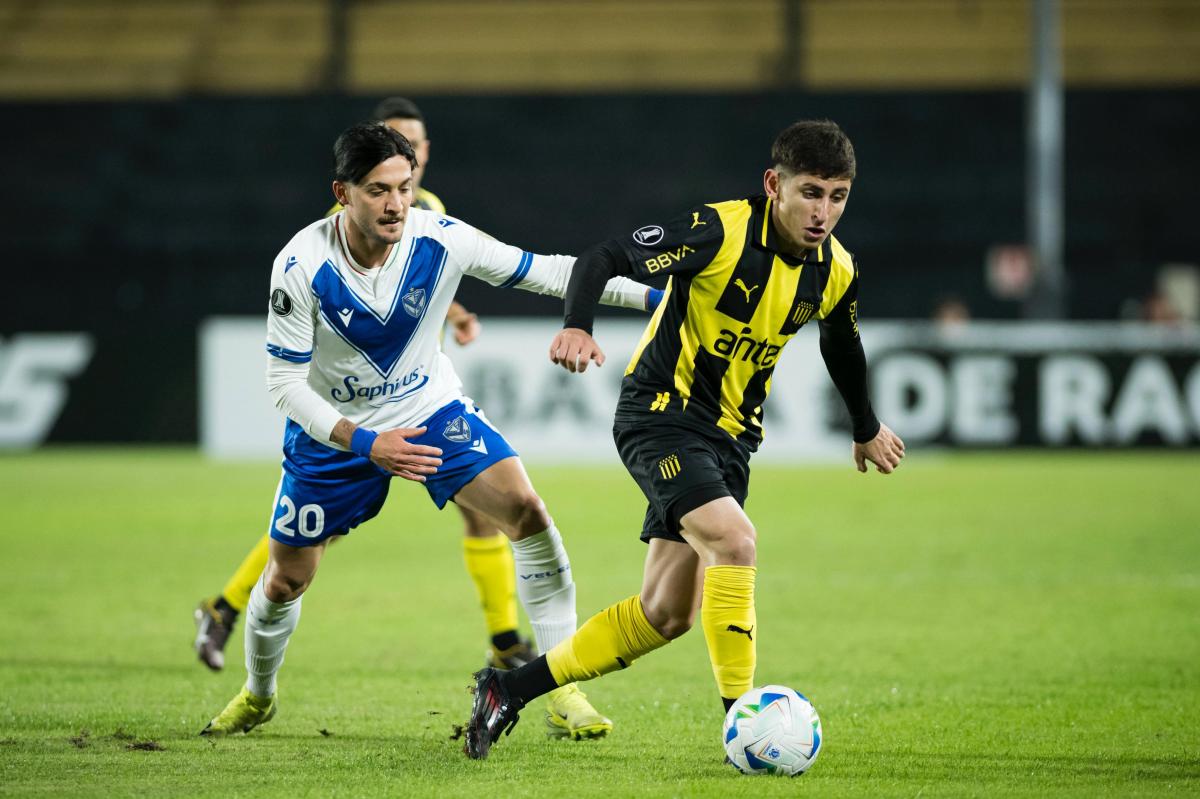 VIDEO | Vélez se la bancó con Peñarol en Montevideo y pasó como líder
