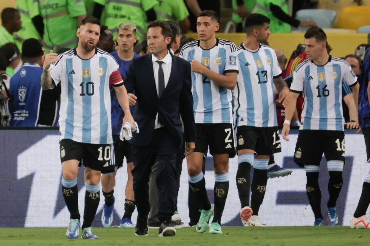 VIDEOS | Barbarie en el Maracaná: La policía reprimió a los hinchas argentinos y la selección se fue de la cancha