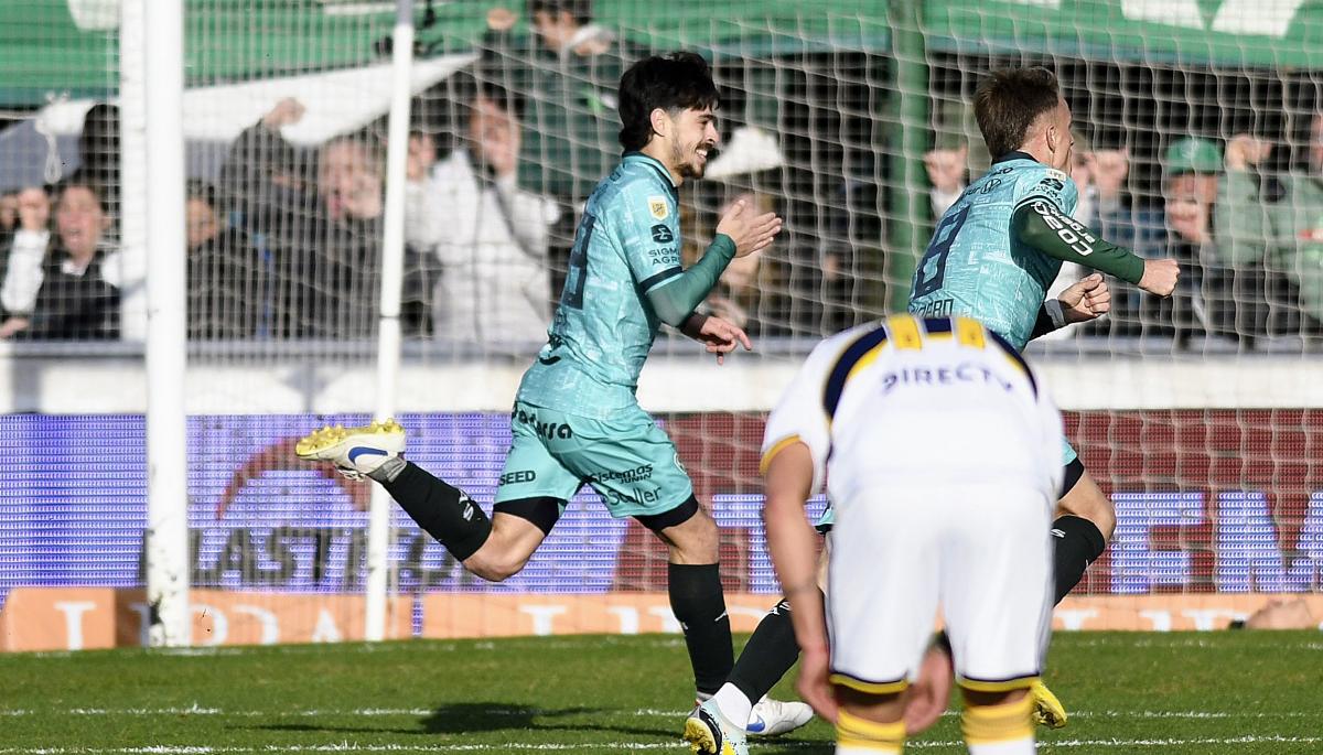 Sarmiento con garra, inteligencia y un golazo le ganó a un Boca sin alma