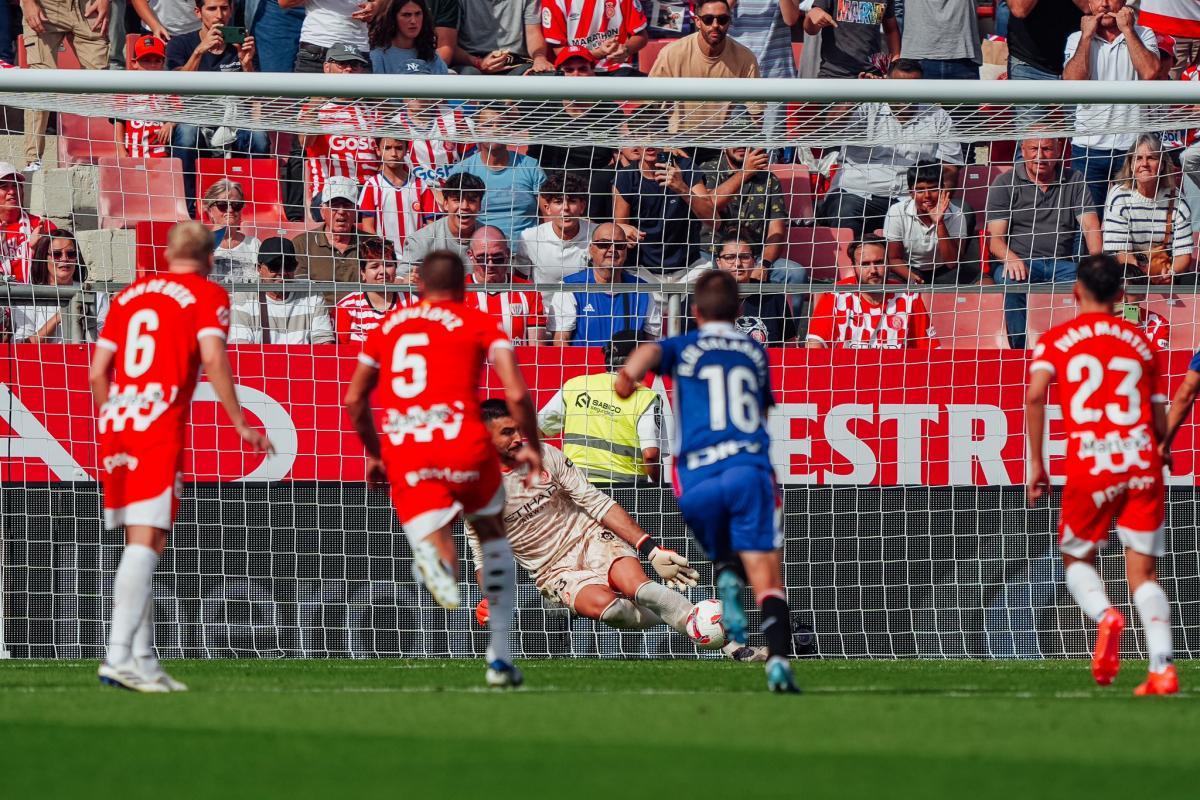 VIDEO | El argentino Gazzaniga, arquero del Girona, atajó 3 penales en un partido