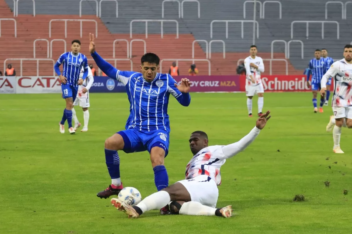 VIDEO | La violencia en la tribuna de Godoy Cruz hizo suspender el partido con San Lorenzo