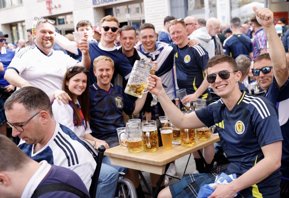 Limitan venta de cerveza en la Eurocopa: dos vasos por persona y "birra" con menos alcohol