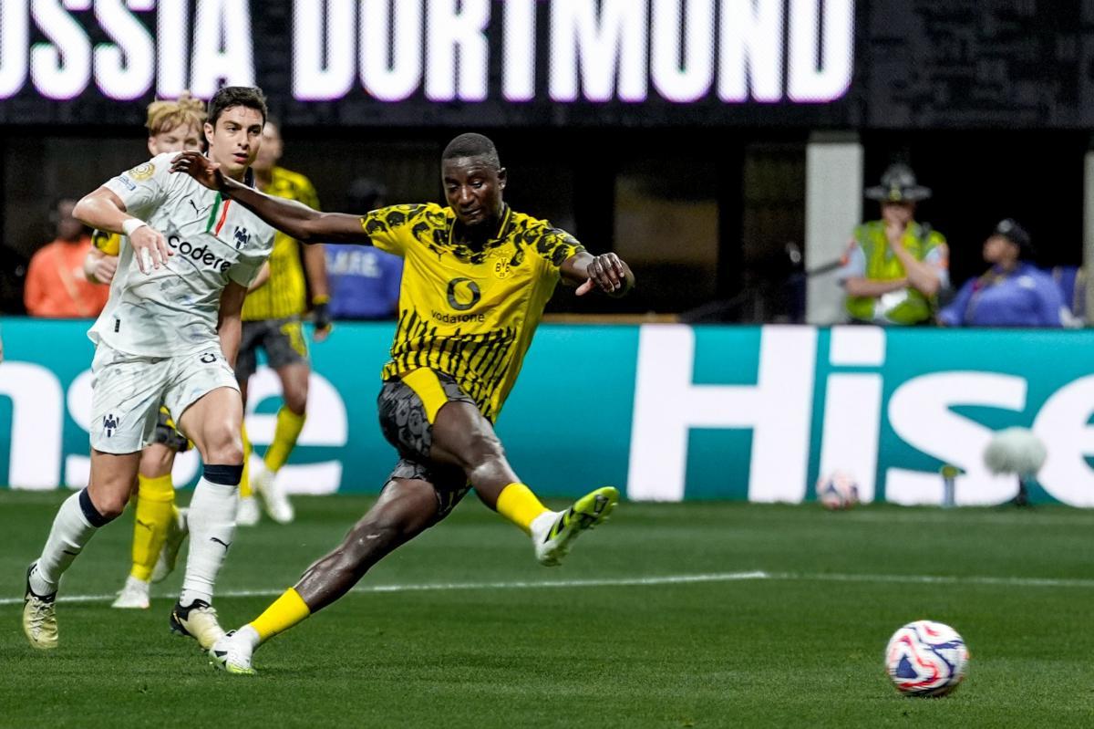 VIDEO | Cortando clavos, el Dortmund venció a Monterrey y chocará en cuartos con el Real