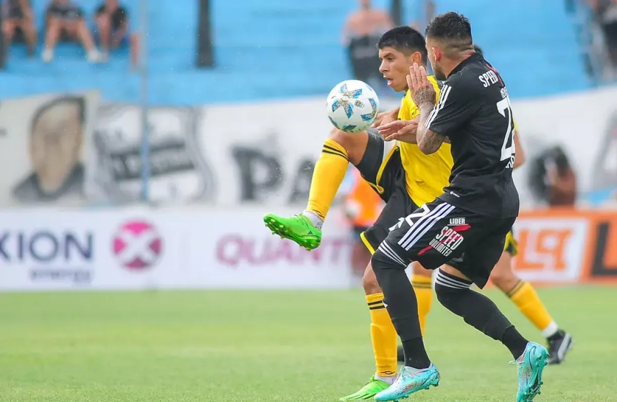 VIDEO | Riestra eliminó a Comunicaciones con un vergonzante penal que no fue