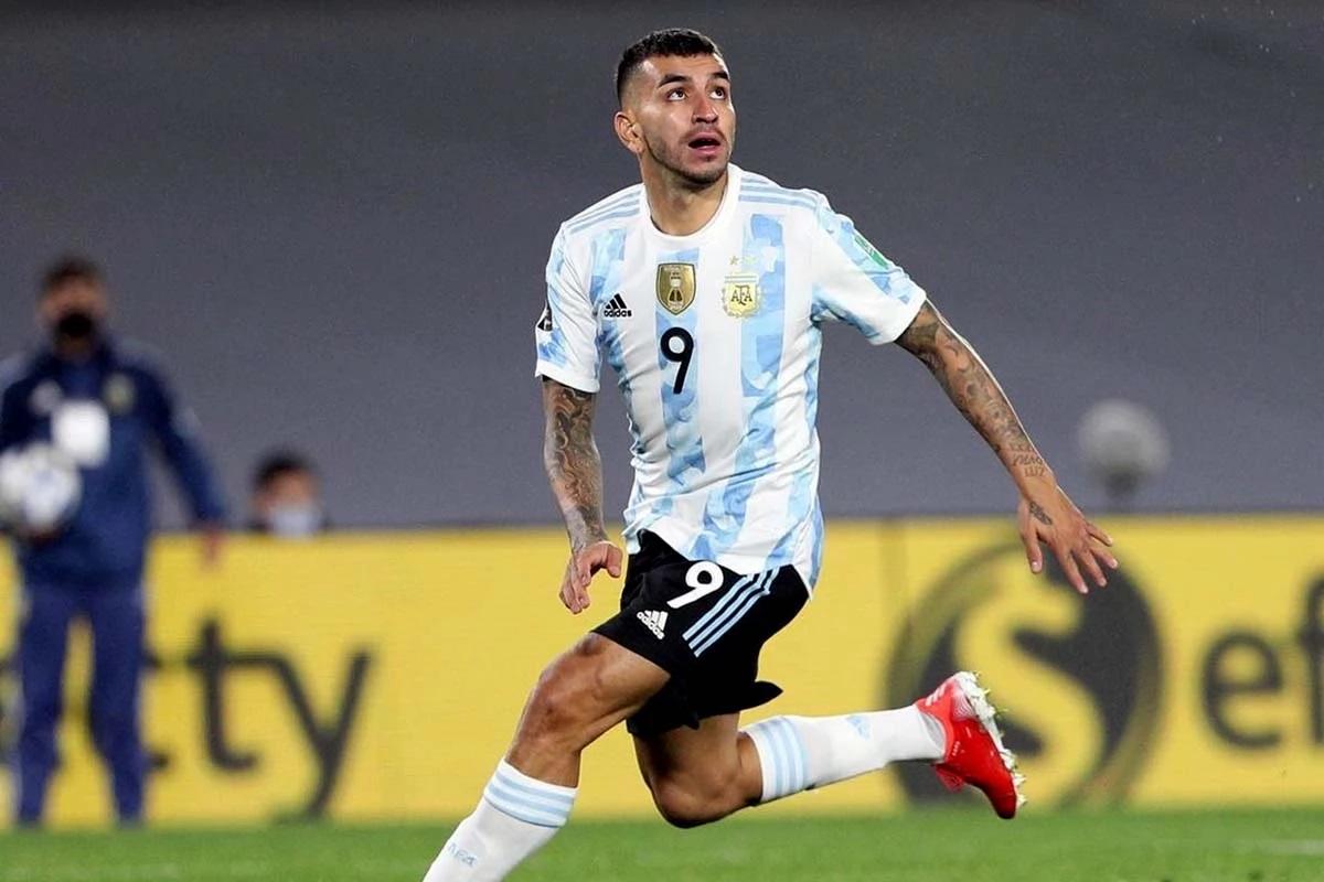 Ángel Correa se expresó tras llegar a Qatar para sumarse a la Selección Argentina. 
