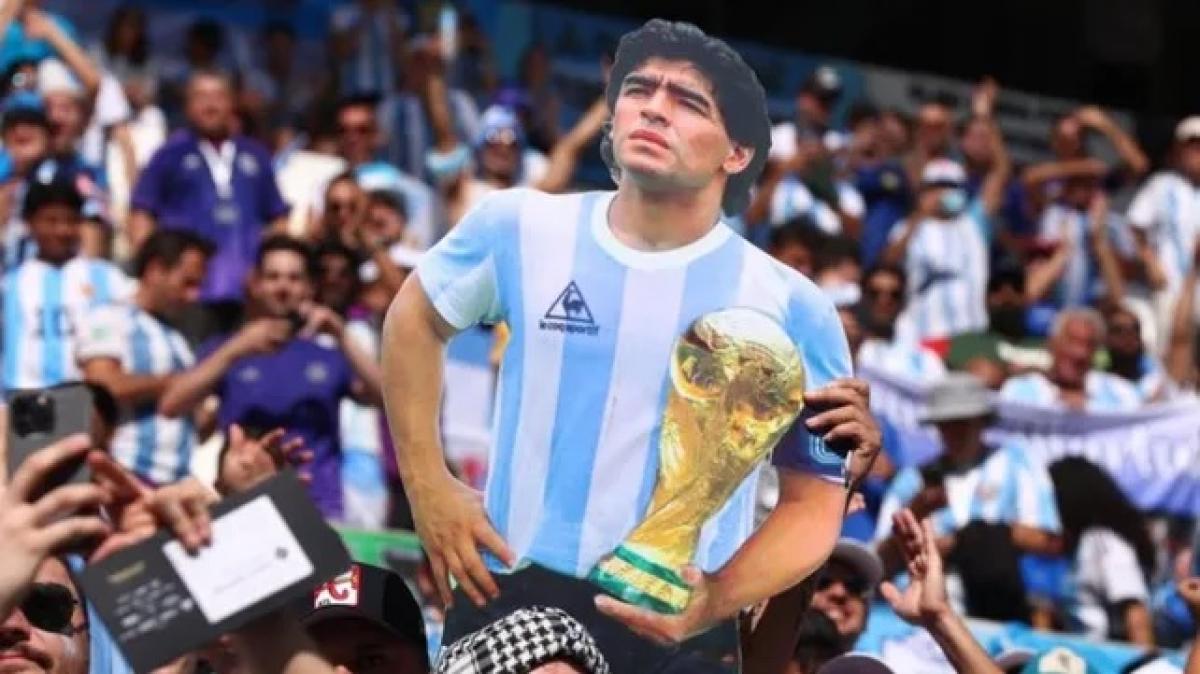 Lanzan las "cartas virtuales" de Maradona con fines solidarios