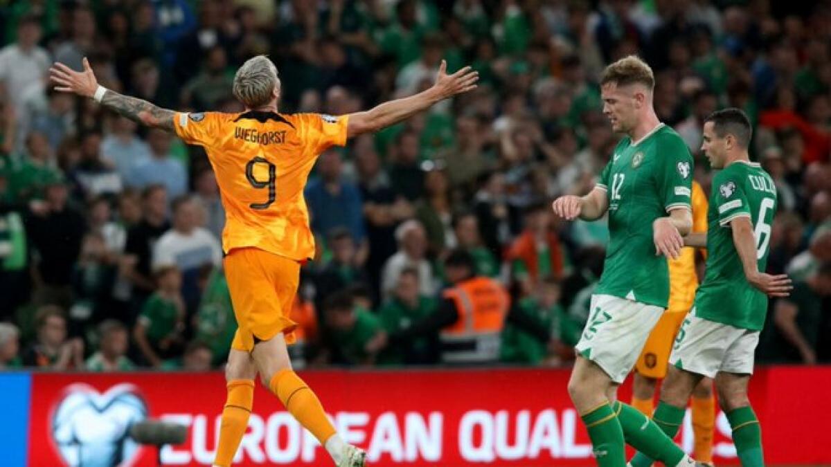 Países Bajos, con un gol del bobo Wout Weghorst, venció a Irlanda en el destacado de la sexta fecha de la clasificación a la Eurocopa