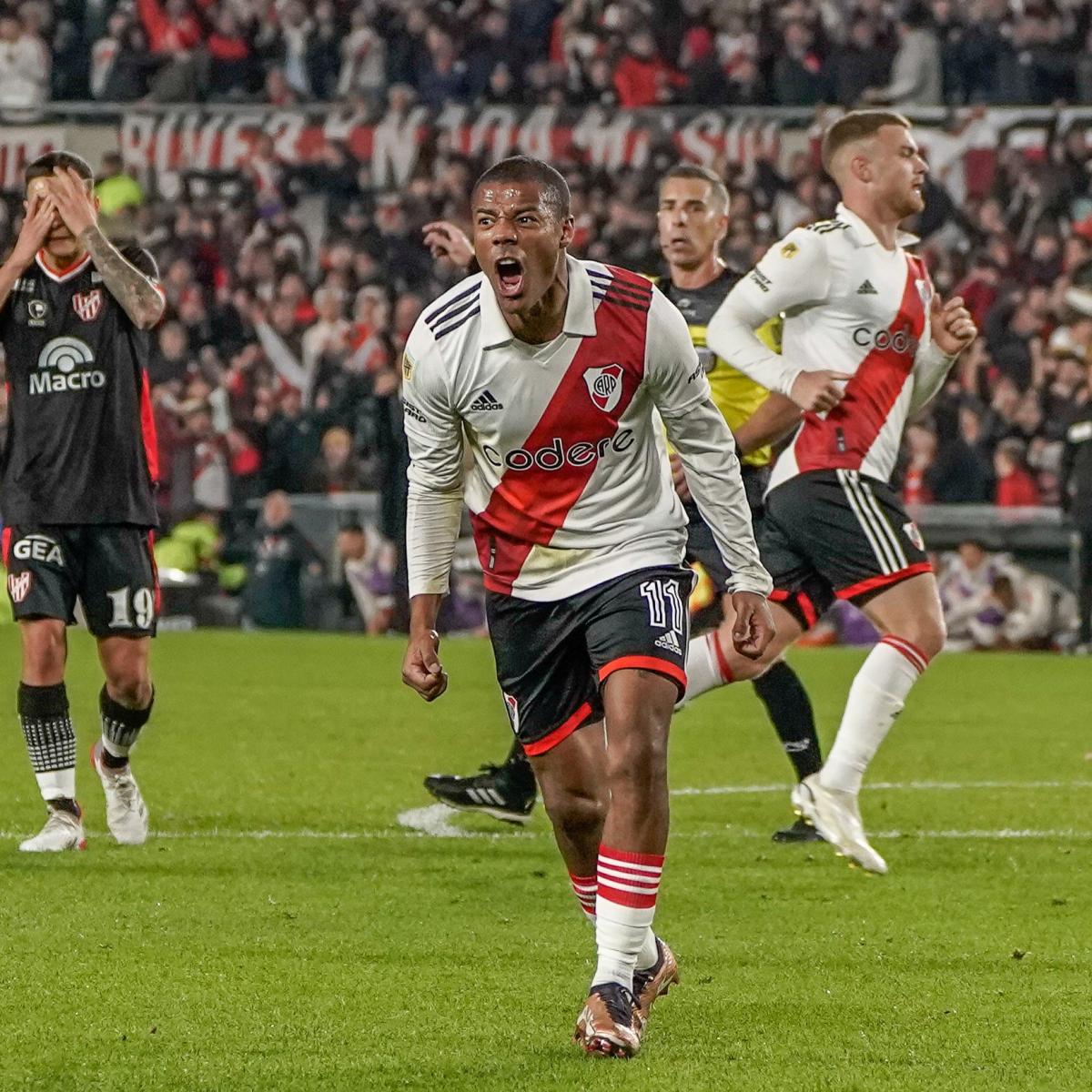 El líder River venció a Instituto con autoridad y sacó más ventaja en la recta final de la Liga Profesional