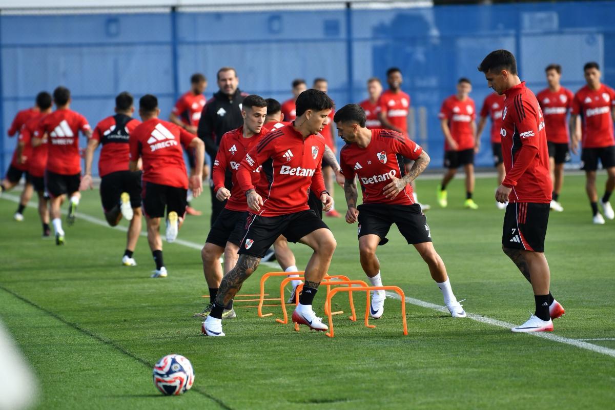 River hizo su primera práctica en Seattle: ¿Mastantuono suplente en el debut?