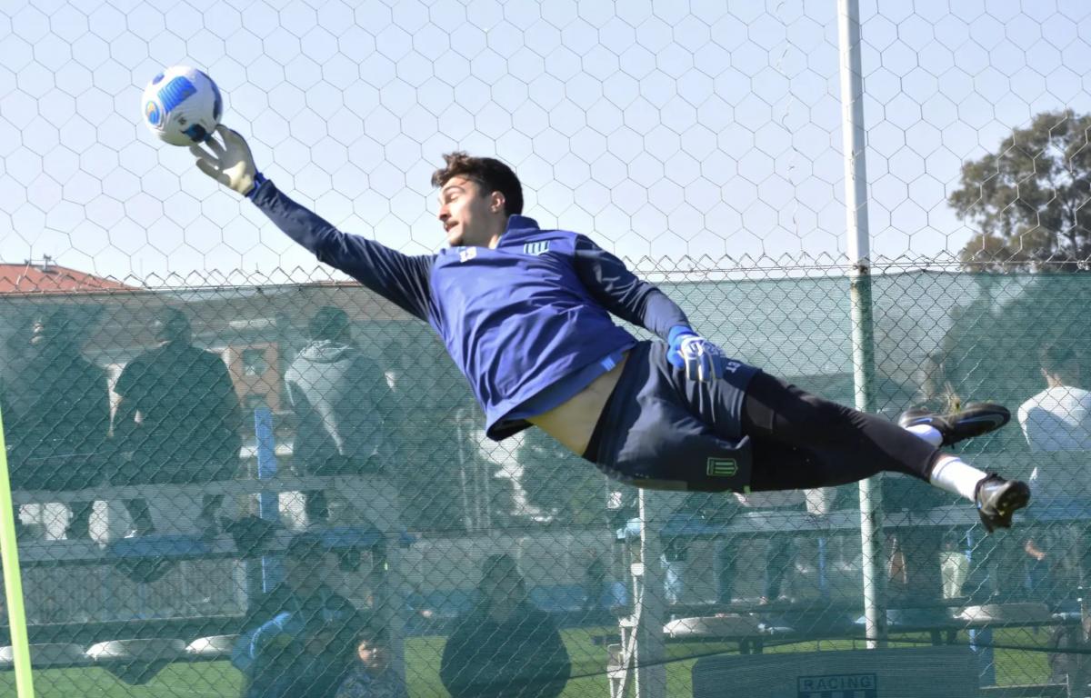 Lo que le faltaba a Racing: Tagliamonte es duda ante Vélez por un cuadro de faringitis