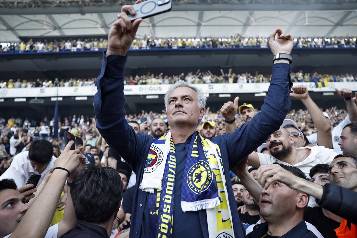 La alegría de Mourinho por llegar al Fenerbahçe: "Este club significa ambición"