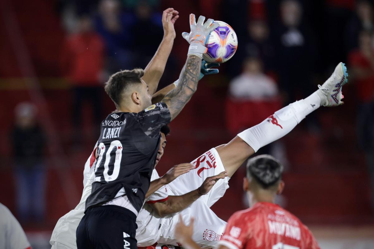 Huracán no pudo con Argentinos ni con dos más y sigue sin ganar en el torneo