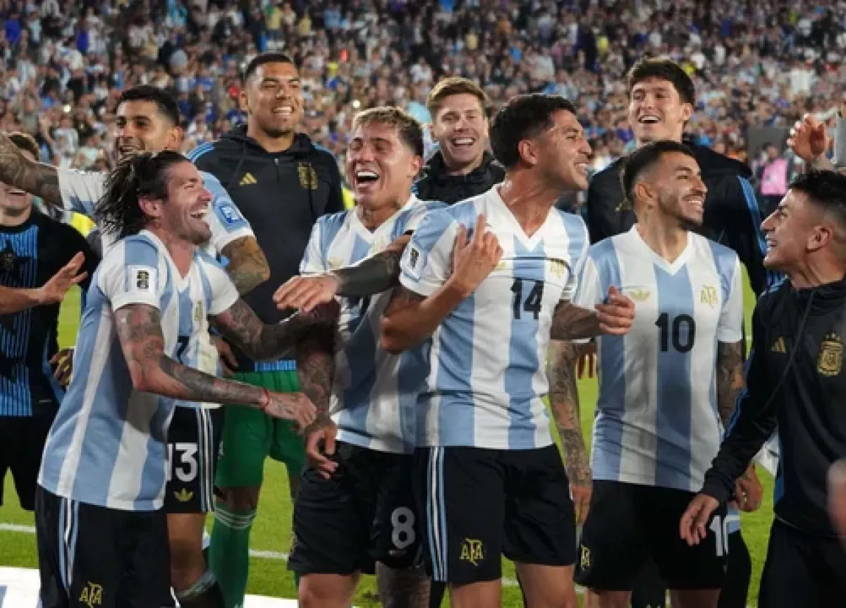 Dos grandes de Italia van a la carga por un defensor de la Selección