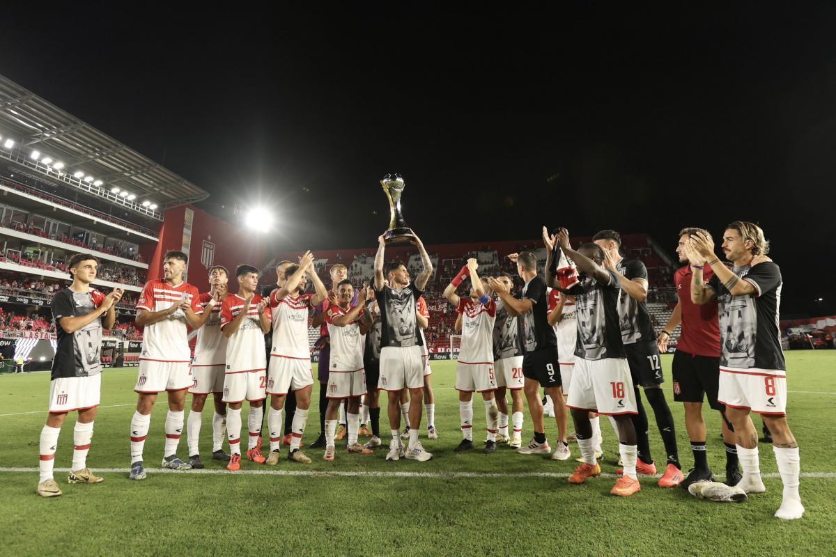 VIDEO | Estudiantes presentó a sus figuras y Medina metió un golazo