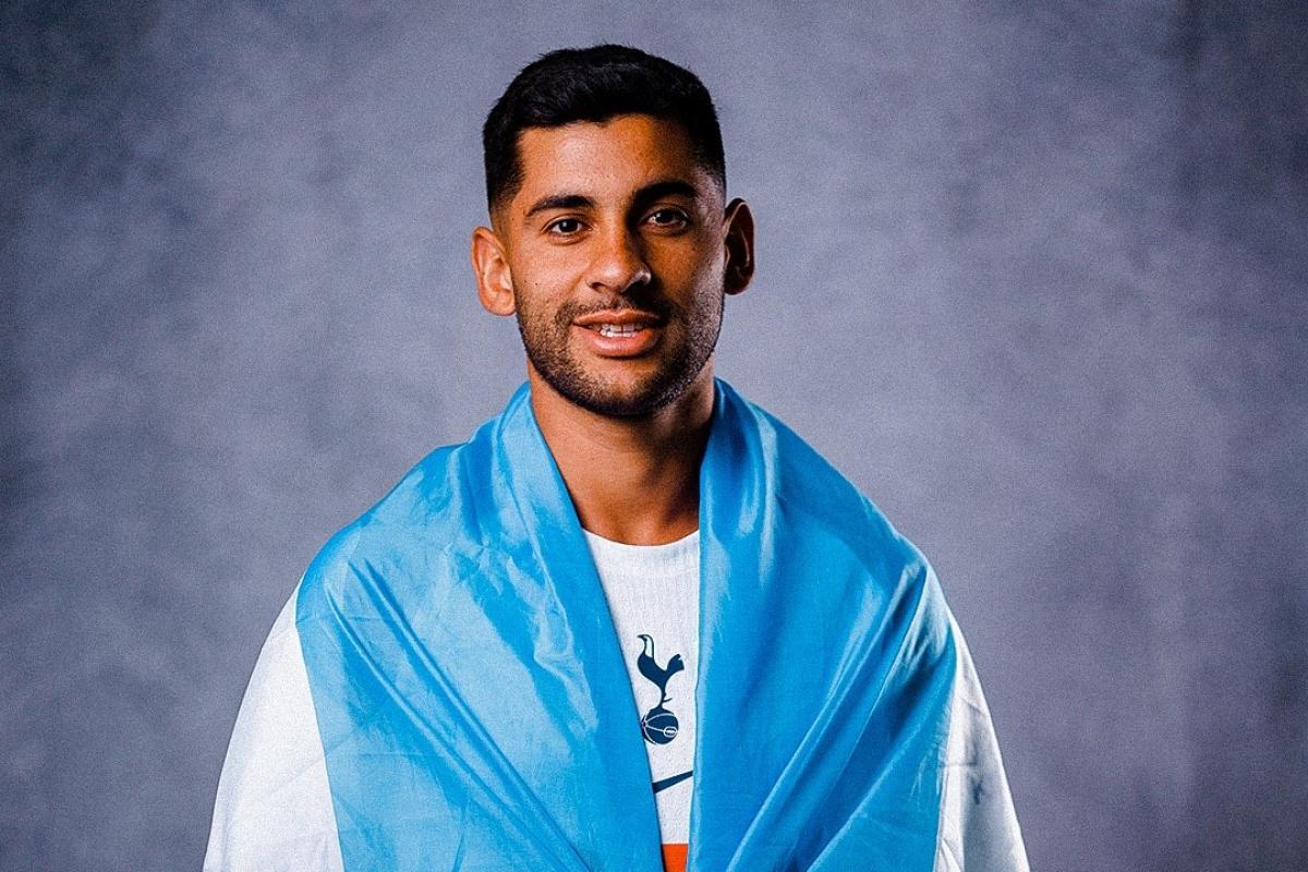 El capitán "Cuti" Romero renovó con el Tottenham "a largo plazo"