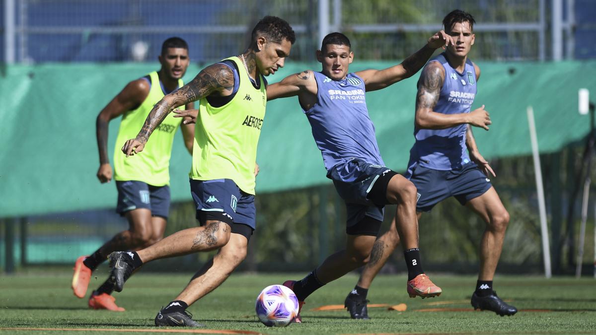 Paolo Guerrero ya entrena a la par de sus compañeros. 