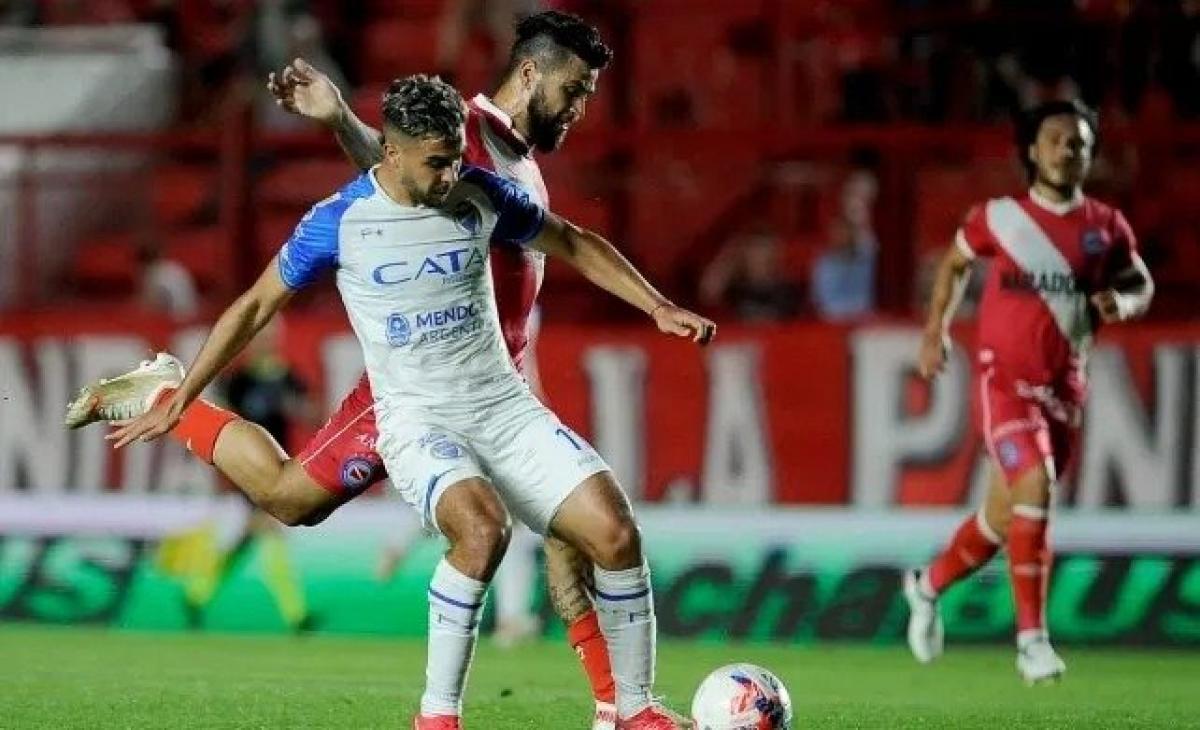 Con la intención de salir de mitad de tabla,  Argentinos enfrenta a Godoy Cruz