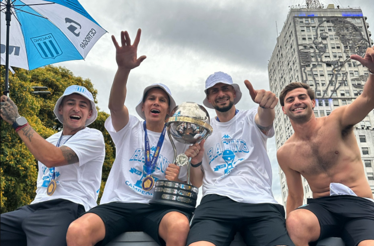 VIDEOS | ¡La Academia siguió de fiesta!: Todo Racing celebró en el Obelisco