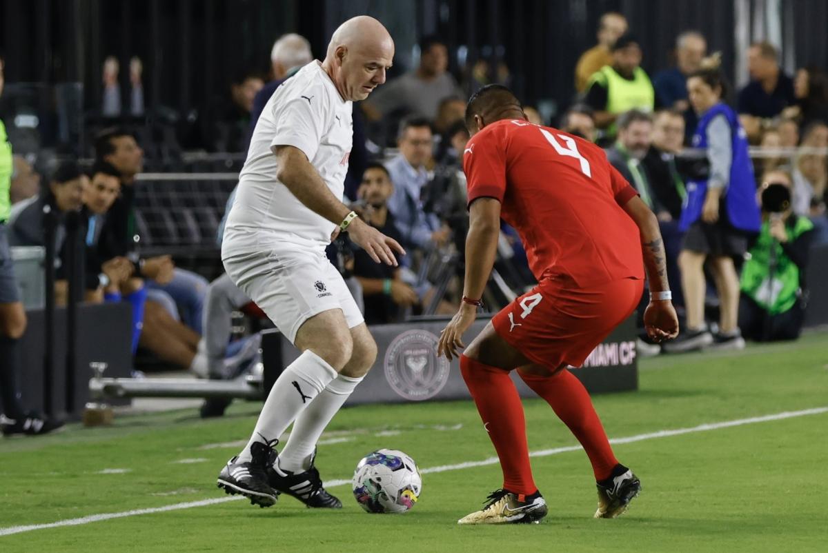 Partido de Leyendas con Chiqui Tapia y la gambeta de Infantino