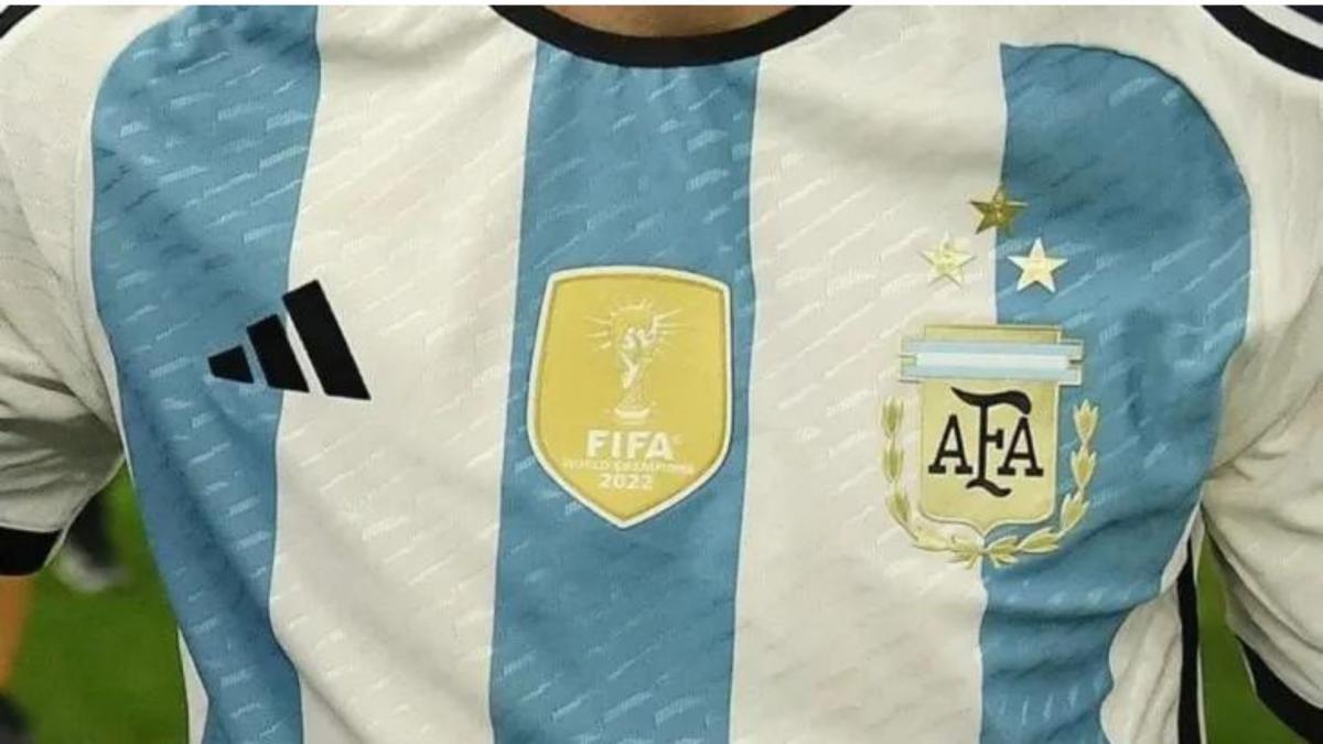 La camiseta con las tres estrellas, furor total.