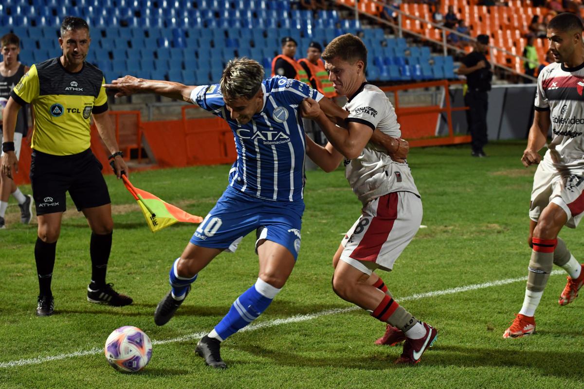 Godoy Cruz le ganó sobre el final a Colón y se mantiene en la punta de la Liga Profesional 2023