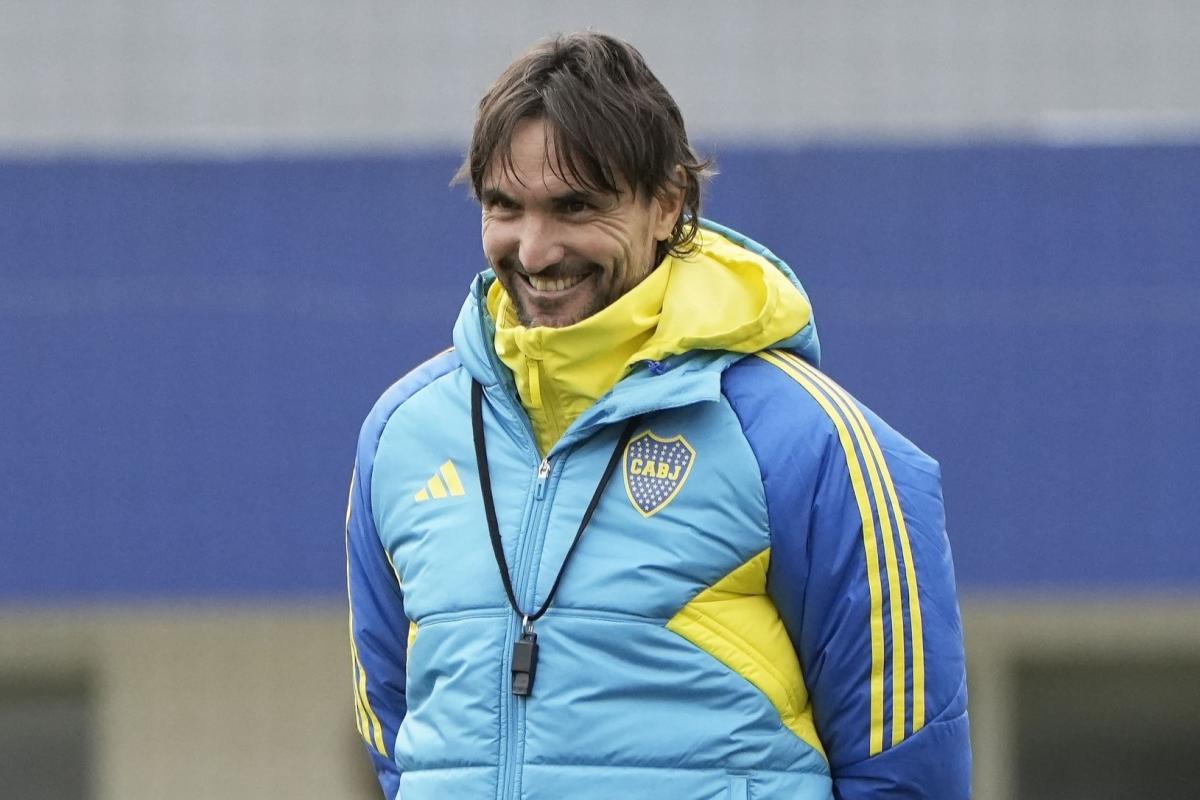 Diego Martínez prepara la escoba para "limpiar" a varios jugadores de Boca